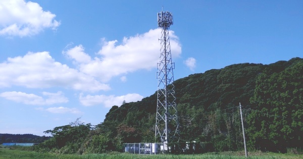 携帯電話の基地局のアンテナ